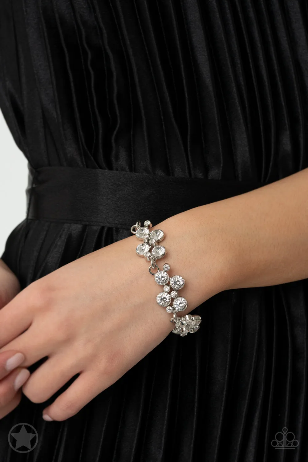 Paparazzi Old Hollywood - White Bracelet