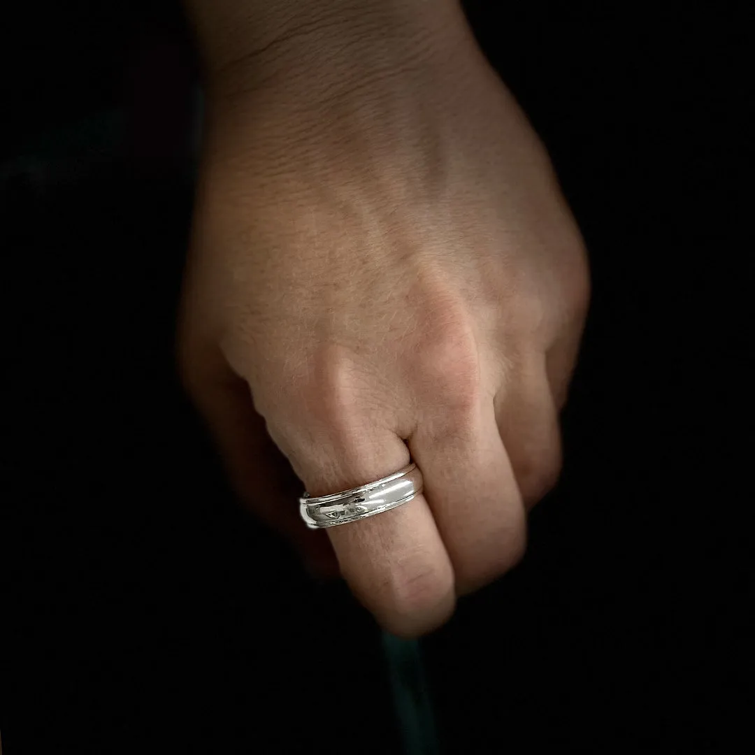 Vintage Signed James Avery Silver Band